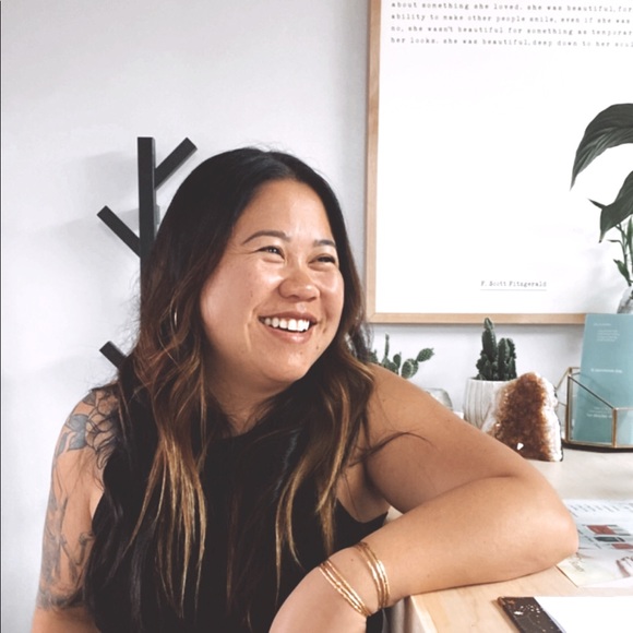 Meet your Posher, Jennifer - Picture 1 of 1